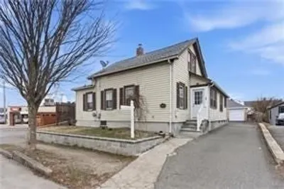 215 Kenyon Ave 1