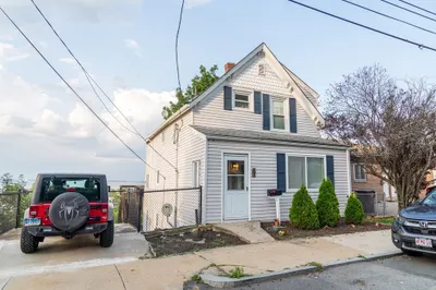 90 Bellingham Ave 1
