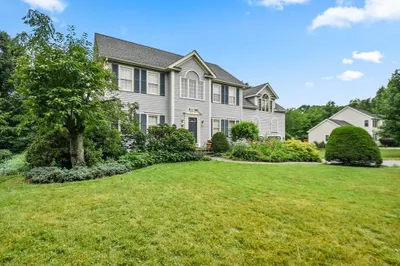 16 Rockwell Drive 1