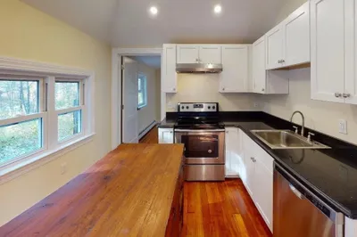 17 Lyndale Ave