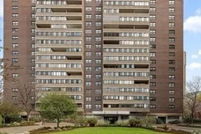 9 Hawthorne Pl #9A