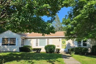 12 Mary Ann Dr