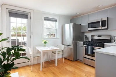 305 Sumner St #3
