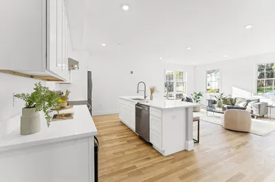 272 Lincoln Street #101 1