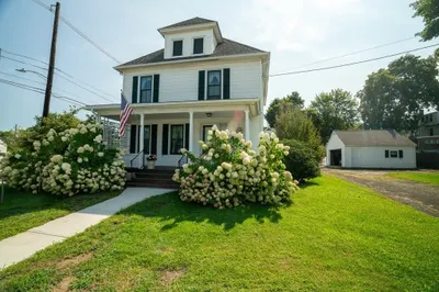 465 Newton St 1
