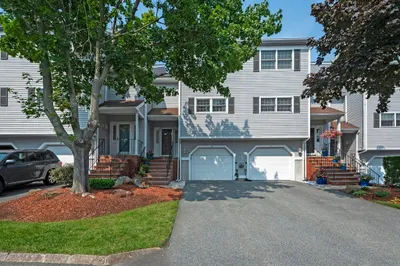 8 Carriage Hill Ln #8 1