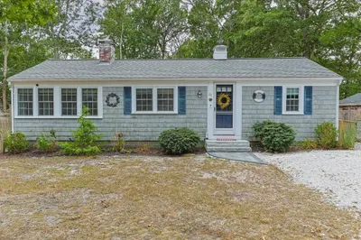61 Beach Rd