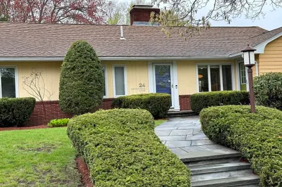 24 Arrowhead Ln