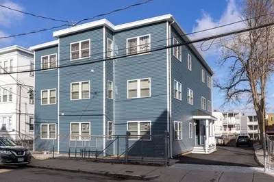 17 Greendale Rd #2R