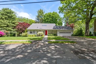63 Kensington Cir 1