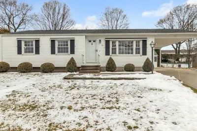 82 Knollwood Cir