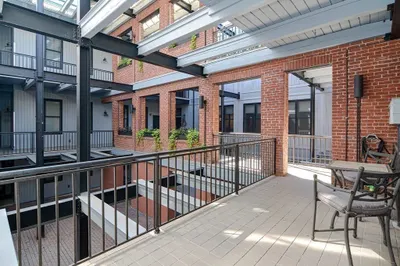 406 Lincoln St #204