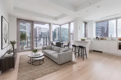 133 Seaport Blvd #902 1