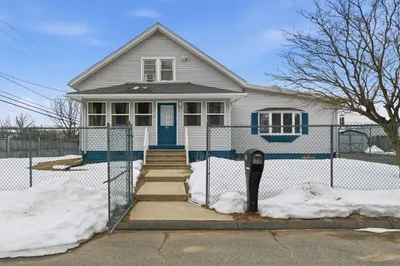 83 Oakdale St 1
