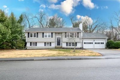 74 Ryder Rd