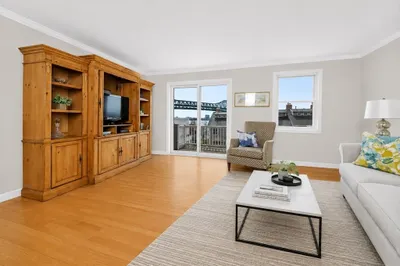 18 Breakwater Drive #18 1