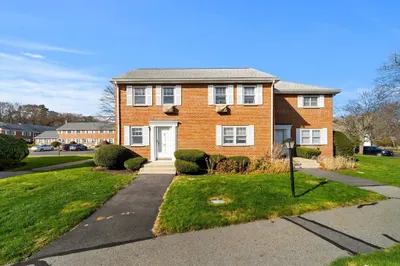 102 Emerson Gardens #102