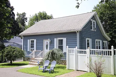 61 Riverbank Road