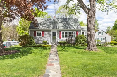 10 Brookside Drive