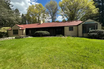 1049 Tucker Rd