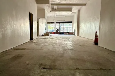 370 Centre St 1