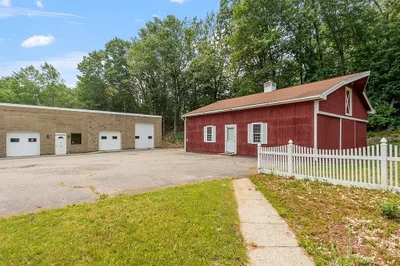 32 Pratts Junction Rd