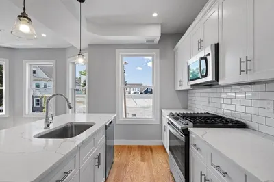 4 Mt Vernon St #2