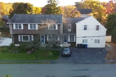 8 Seneca St