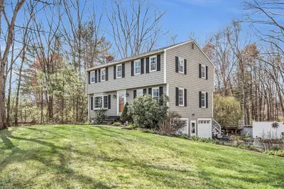 16 Colonial Dr 1