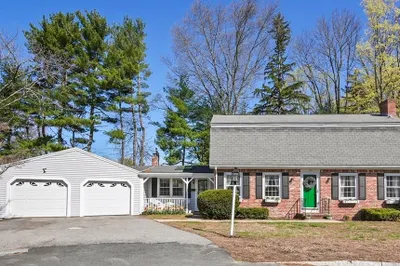 112 Surrey Lane