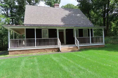 15 Follett St