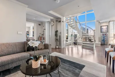 1 Nassau St #2203