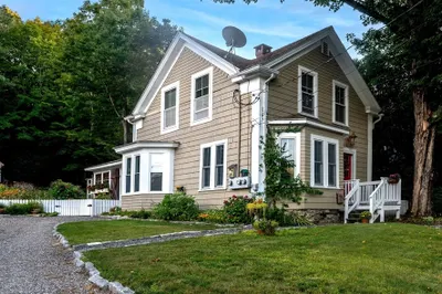 39 Sunnyside Ave