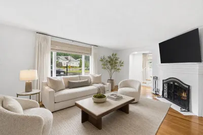 78 Range Ave 1