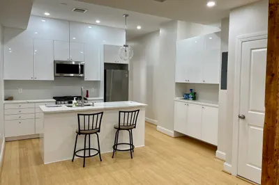 258 W Broadway #4 1