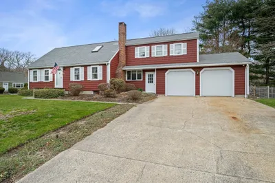 10 Robin Rd