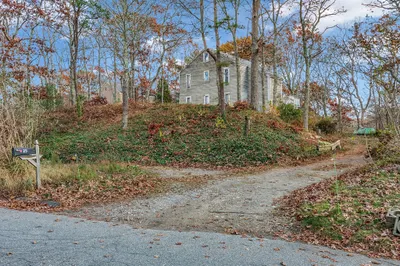 25 Sanderson Dr 1