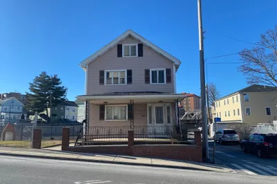 137 Cross St