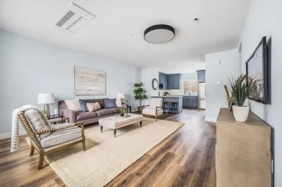 451 Essex St #4 1