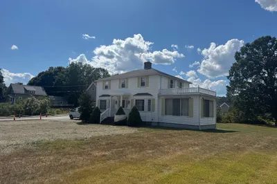 42 Benjamin Rd 1