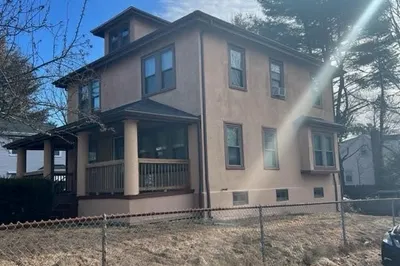526 Summer St 1