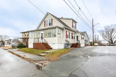 28 Nye Ave