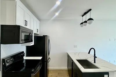 144 Old Colony Ave #302