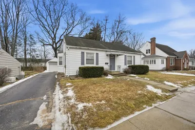 50 Warsaw Ave 1