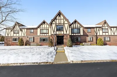 4 Royal Lake Dr #3