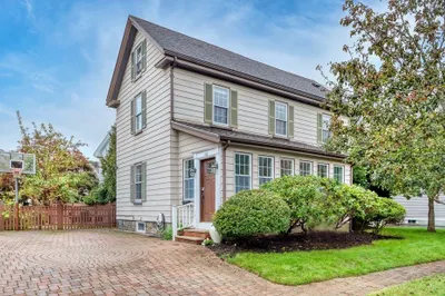16 Hemingway St