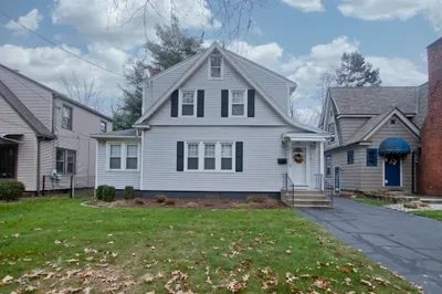945 Roosevelt Ave 1
