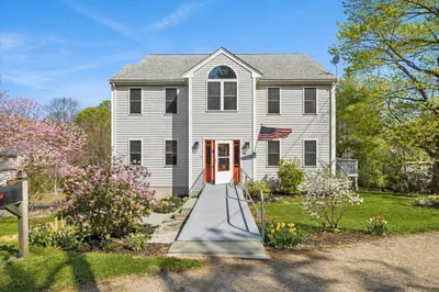 10 Manomet Beach Blvd 1
