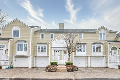 37 Constitution Ln #58