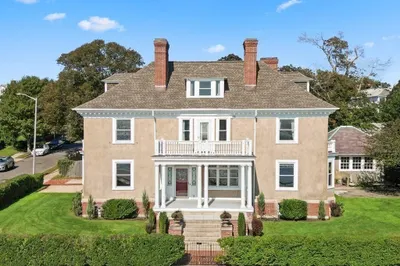 109 Lynn Shore Drive 1